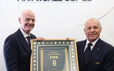إنفانتينو يهدي أبوريدة درع كأس العالم وتوت عنخ آمون هدية تاريخية من اتحاد الكرة لفيفا
