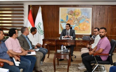 نائب محافظ الفيوم يستعرض تقدم مشروعات حياة كريمة ويرصد مستجدات التشغيل