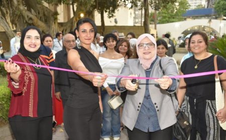 ثنائية فنية ساحرة تجمع بين التصوير والنحت في متحف مختار على أوتار اللون والخزف