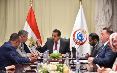وزير الصحة يناقش مع مسؤولي شركتين عالميتين نقل تكنولوجيا كواشف فصائل الدم إلى مصر