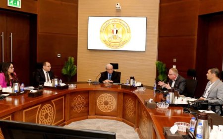 نائب رئيس الوزراء يواكب آخر تطورات مشروع تطوير الغزل والنسيج لتعزيز الاقتصاد الوطني