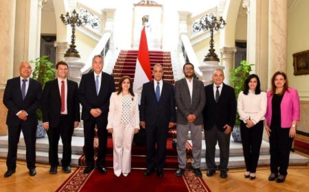 وزير الخارجية يستقبل الوفد الطبي المصري العائد من مهمته الناجحة في تنزانيا وكينيا