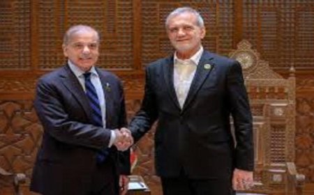 رئيس وزراء باكستان يهنئ الرئيس الإيراني بتوقيع مذكرة التعاون مع إسلام أباد