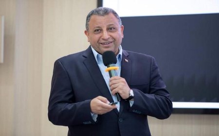 عميد سياحة المنصورة يقدم محاضرة مميزة في جامعة بكين بالصور