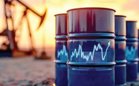 تراجع أسعار النفط مع استئناف تدفقات الخام عبر مضيق هرمز عقب الاتفاق بين الولايات المتحدة وإيران