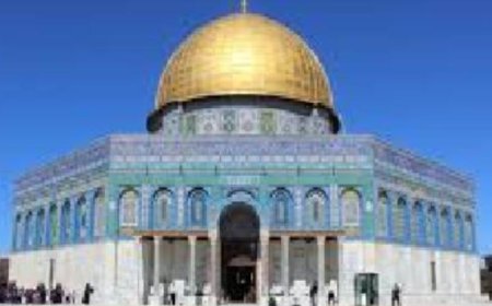 ستون ألف فلسطيني يت congregate لأداء صلاة الجمعة في المسجد الأقصى المبارك