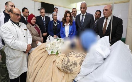 وزيرة التنمية المحلية تلتقي برئيسة قرية تفتيش أبو سكين خلال زيارتها لمستشفى كفر الشيخ العام