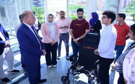 النعماني يزور معمل التصنيع الرقمي ويستعرض برامج تدريب ريادة الأعمال بمركز إبداع مصر الرقمي