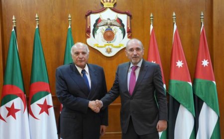 الأردن والجزائر يتباحثان حول آخر تطورات المنطقة وسبل تهدئة الأوضاع في غزة
