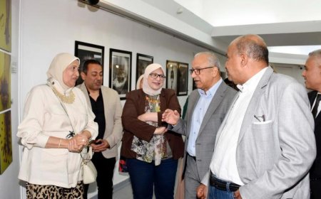 خارج السرب معرض تشكيلي يغير خريطة الوعي الإنساني في متحف الفن الحديث