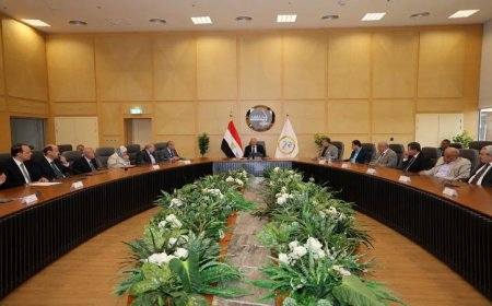 وزير النقل يعلن خطة شاملة لتحسين كفاءة البنية التحتية للسكك الحديدية