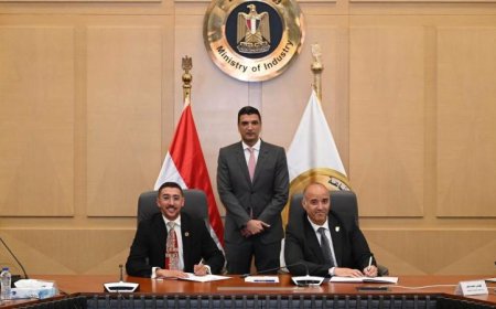 وزير الصناعة يوقع بروتوكول تعاون لتأهيل مهندسين جدد في مجال صناعة السيارات