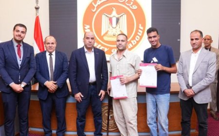 رداد يوزع عقود عمل لذوي الهمم ويشدد على متابعة الرئيس لدمجهم في سوق العمل