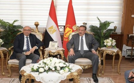محافظ بورسعيد يناقش تعزيز الحركة التجارية والاستثمارية مع رئيس الغرفة التجارية