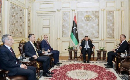 المنفي يناقش مع القائم بأعمال السفارة المصرية بطرابلس تعزيز العلاقات ودعم الاستقرار في ليبيا