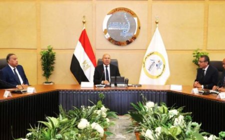 الوزير يقود اجتماع الجمعية العمومية للشركة القابضة لمشاريع الطرق والكباري لتعزيز التطوير والبنية التحتية