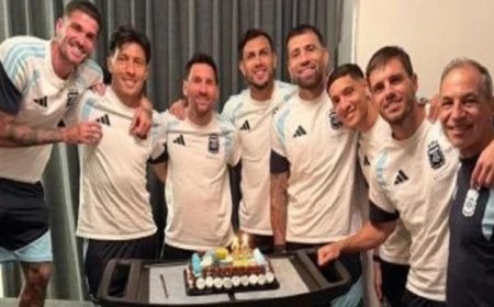 ميسي يحتفل بعيد ميلاده في أجواء مميزة خلال معسكر الأرجنتين