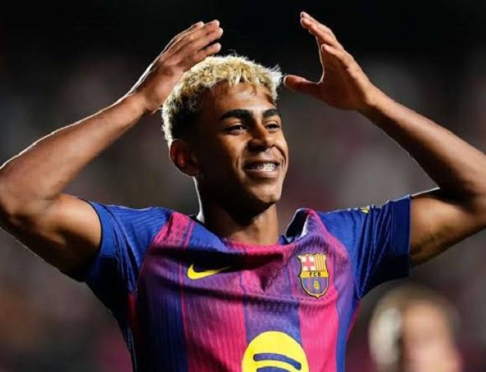 لامين يامال يتوج بلقب أفضل لاعب في الدوري الإسباني لهذا العام