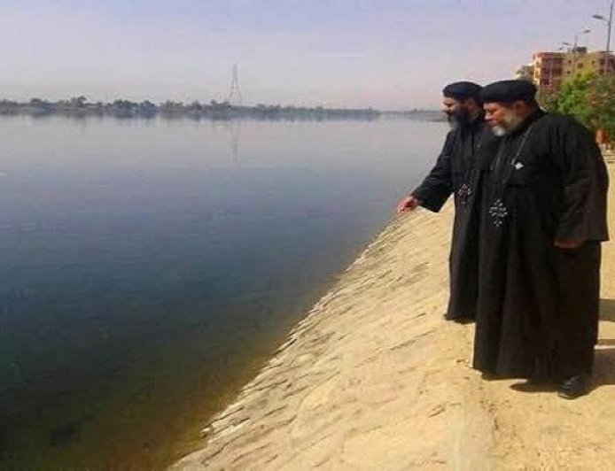 إيبارشية أسوان تحتفل بتقليد تاريخي لطلب البركة من النيل للحفاظ على مصر وشعبها
