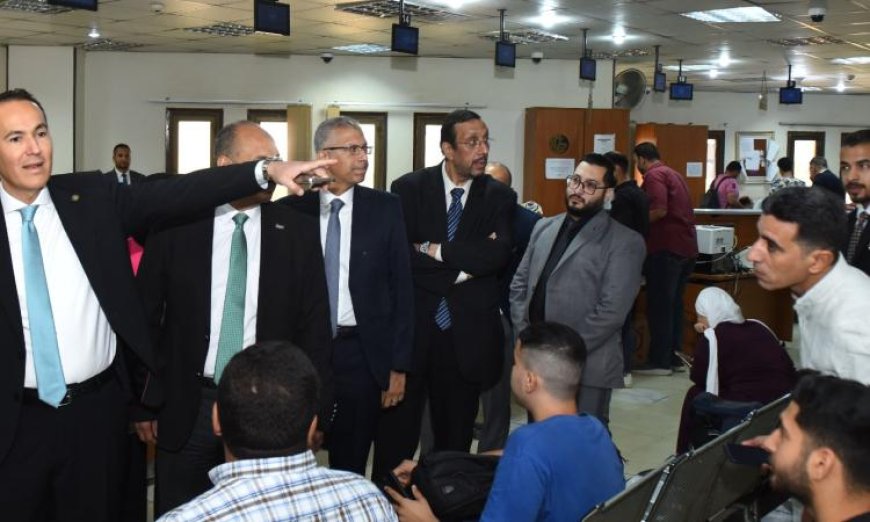 رئيس هيئة الاستثمار يقوم بجولة تفقدية في مركز خدمات المستثمرين بالعاشر من رمضان