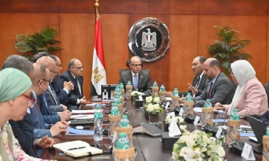 وزير الاستثمار يسعى لتعزيز صادرات المنتجات البيطرية المصرية إلى الأسواق العالمية