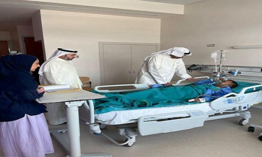وزير الدفاع الكويتي يزور المصابين إثر استهداف منشآت مدنية وحيوية فجر اليوم
