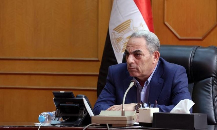 محافظ الإسماعيلية يستعرض خطة تطوير سوق الجمعة وتحويله إلى نموذج سوق حضاري متكامل