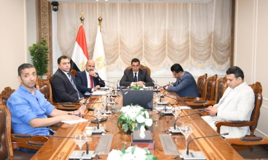 جوهر نبيل يجتمع مع مسؤولي شركة دافينج الصينية لتعزيز التعاون وتوطين الصناعة في المنطقة