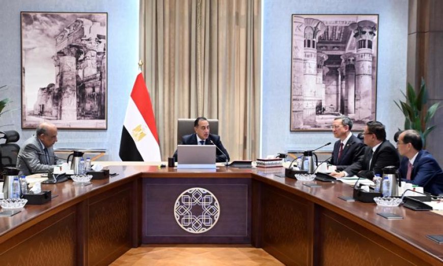 رئيس الوزراء يعقد اجتماعاً مع رئيس شركة الصين لهندسة الطاقة لاستكشاف فرص التعاون المشترك