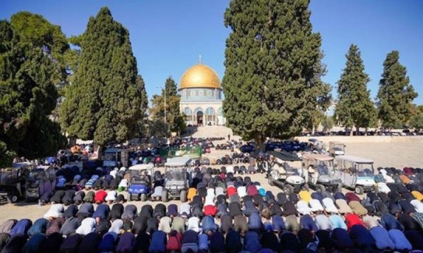 65 ألف فلسطيني يحضرون صلاة الجمعة في المسجد الأقصى المبارك