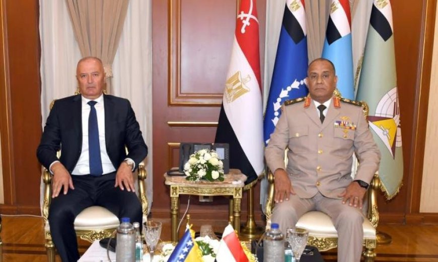 وزير الدفاع يلتقي نائب رئيس الوزراء ووزير دفاع البوسنة والهرسك لتعزيز أوجه التعاون العسكري