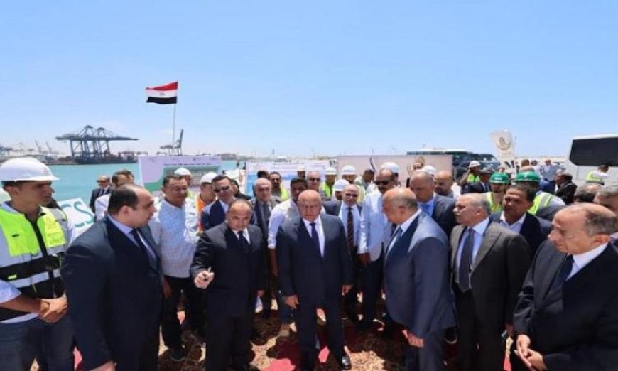 وزير النقل يقوم بزيارة ميدانية لمشروعات تطوير ميناءي الإسكندرية والدخيلة الحالية
