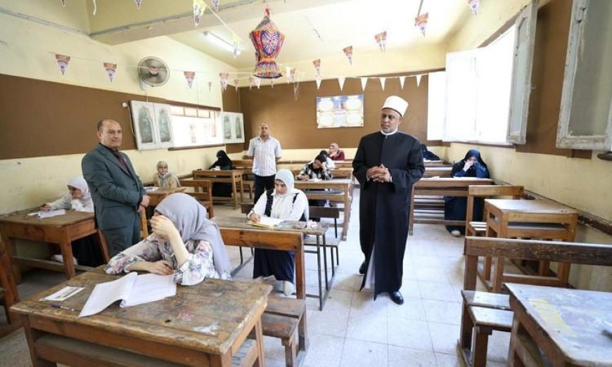 رئيس المعاهد الأزهرية يقوم بجولة تفقدية في لجان امتحانات الثانوية الأزهرية بمحافظة الغربية