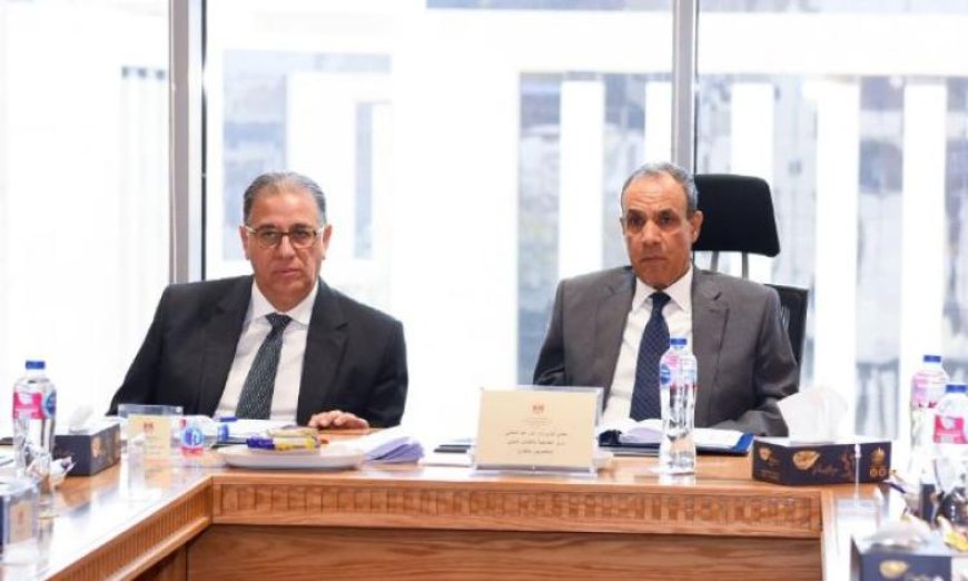 وزير الخارجية يتفاعل مع المتقدمين في الاختبار الشفوي لوظيفة الملحق الدبلوماسي