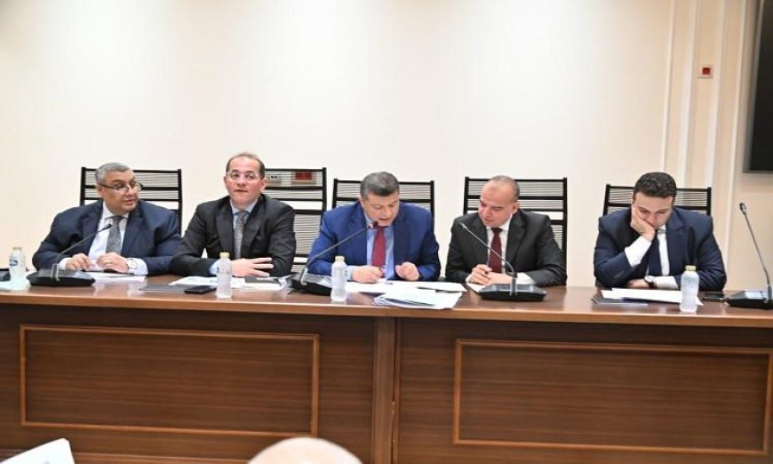 وزير المالية ينفي فرض رسوم جديدة على مسافري الدولة خلال مناقشة خطة النواب