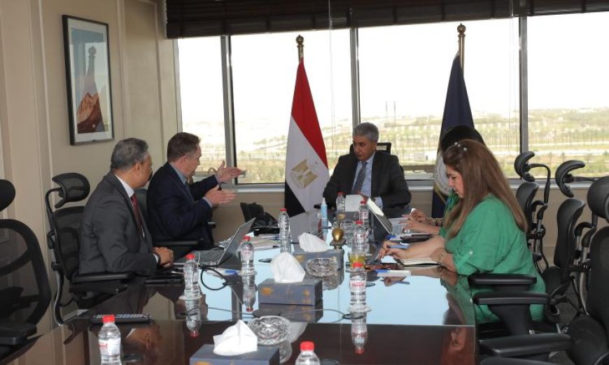 وزير السياحة يستعرض فرص الاستثمار في السياحة النيلية مع شركة سينيك الدولية