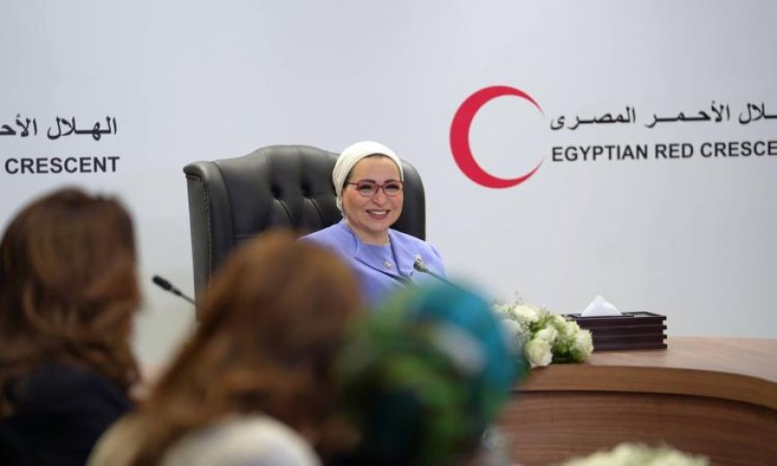 قرينة الرئيس تشيد بجهود الهلال الأحمر المصري في تقديم المساعدات الإنسانية لقطاع غزة