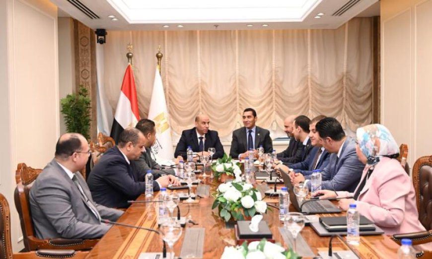 وزيرا الشباب والعمل يناقشان تعزيز التعاون لتأهيل الشباب لدخول سوق العمل