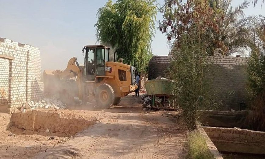 إزالة سريعة لحالة تعدي على أملاك الدولة في قرية سبيل العرب بكوم أمبو