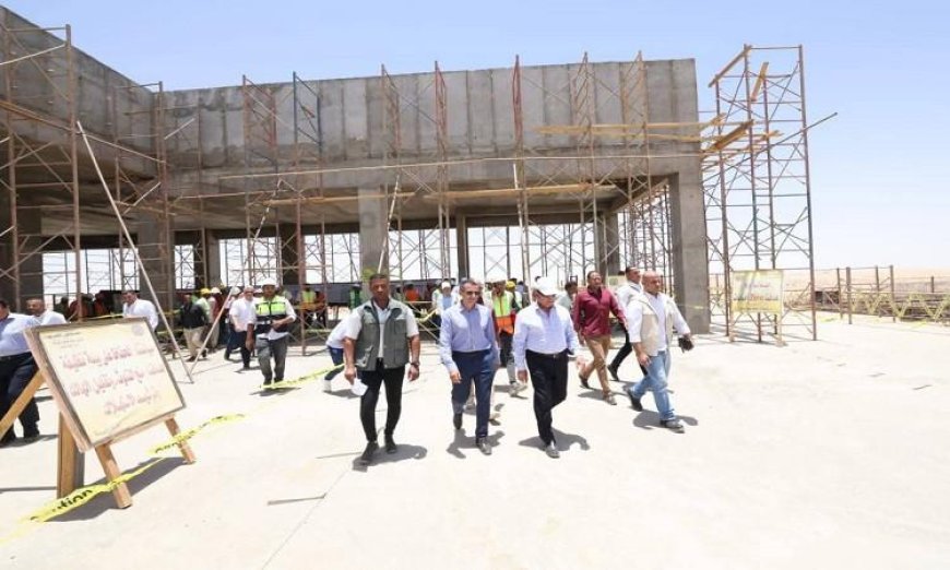 وزير النقل ومحافظ أسوان يجريان جولة تفقدية لمتابعة محطات ومسار الخط الثاني لشبكة القطار السريع