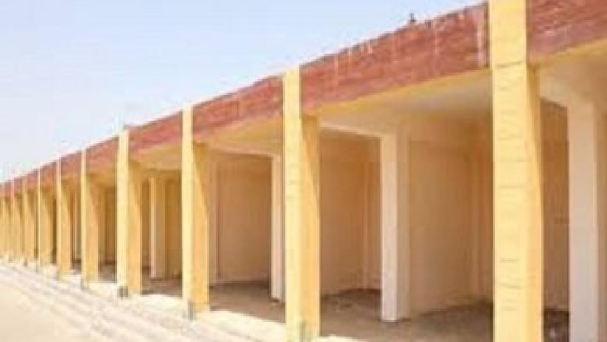 محافظ الأقصر يلتقي بوفد أهالي قرية الحبيل لمناقشة احتياجات المواطنين