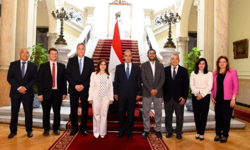 وزير الخارجية يستقبل الوفد الطبي المصري العائد من مهمته الناجحة في تنزانيا وكينيا