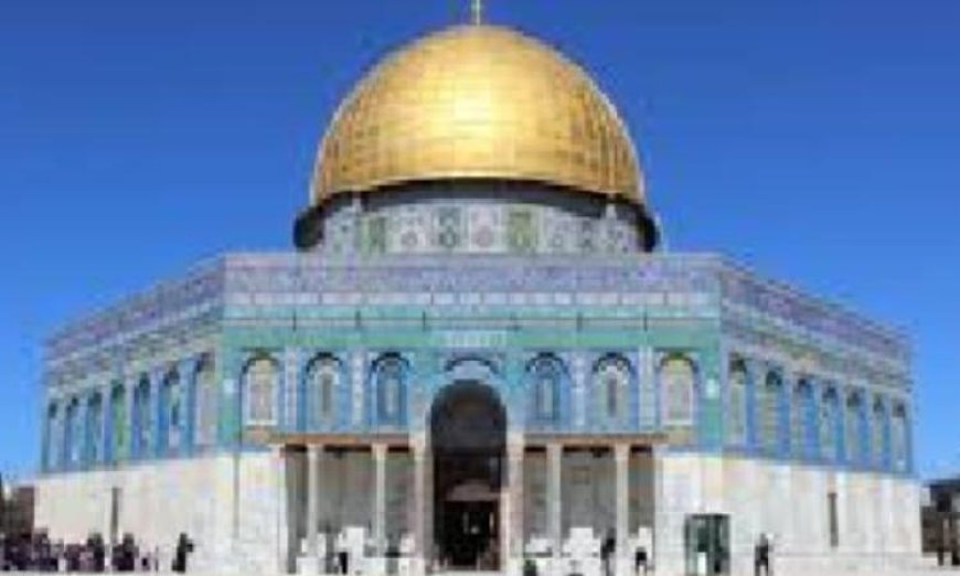 ستون ألف فلسطيني يت congregate لأداء صلاة الجمعة في المسجد الأقصى المبارك