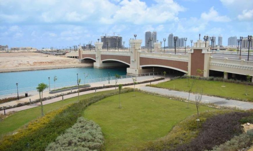 وزيرة الإسكان تتفقد تقدم تنفيذ أبراج مارينا العلمين والحي اللاتيني