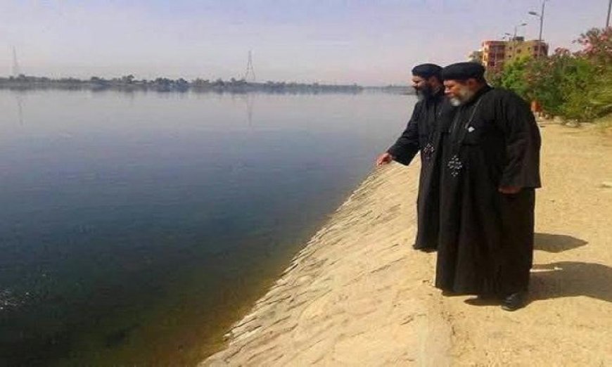 إيبارشية أسوان تحتفل بتقليد تاريخي لطلب البركة من النيل للحفاظ على مصر وشعبها