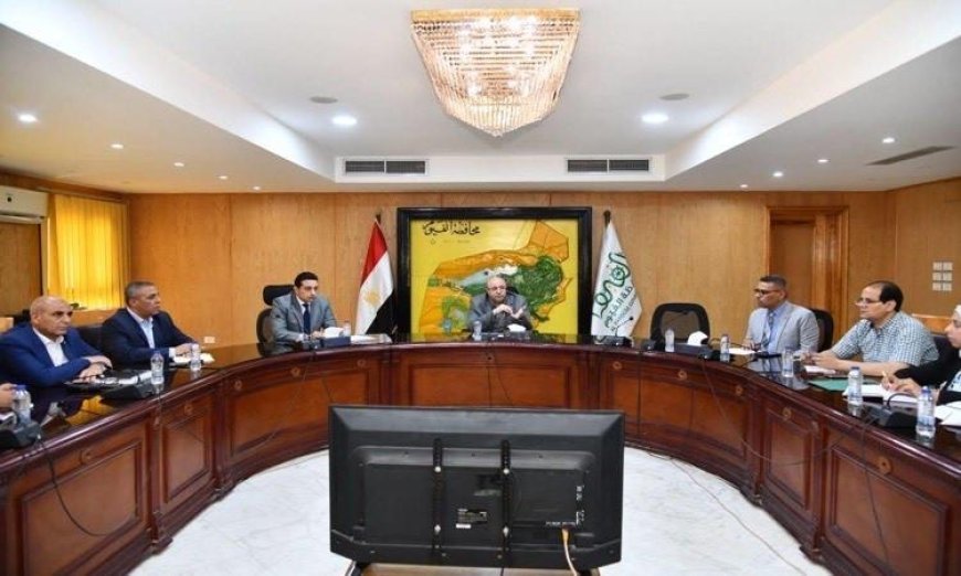 محافظ الفيوم يؤكد أهمية الالتزام بالجداول الزمنية لإنجاز مشروعات القرض الأوروبي