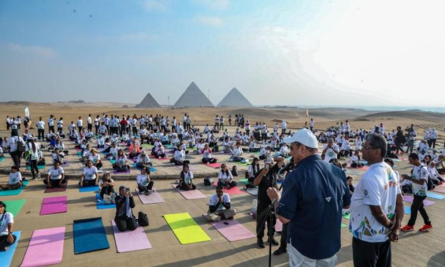 اليوم العالمي الثاني عشر لليوجا احتفالية هندية مميزة تحت أهرامات الجيزة بالصور
