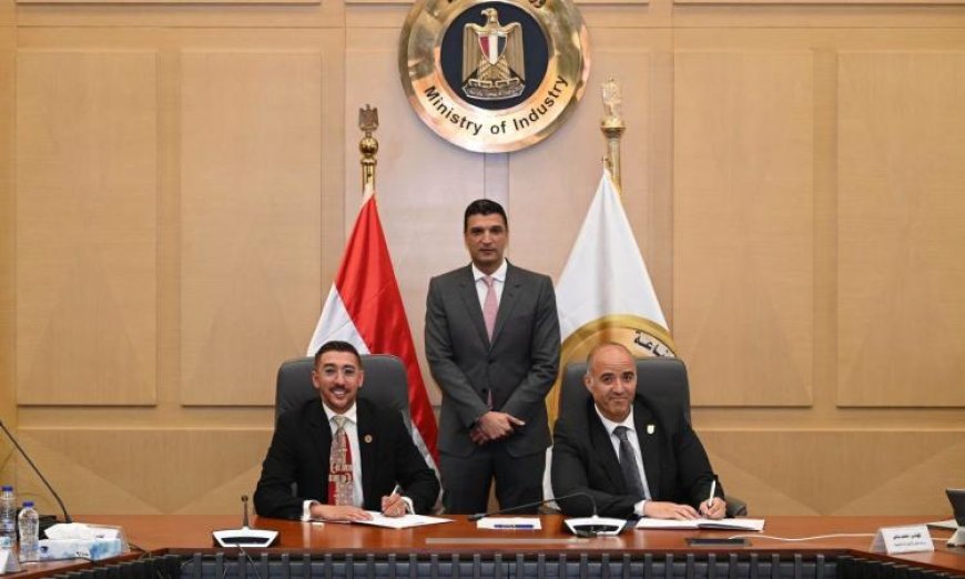 وزير الصناعة يوقع بروتوكول تعاون لتأهيل مهندسين جدد في مجال صناعة السيارات