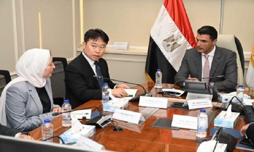 وزير الصناعة يناقش مع سامسونج إلكترونيكس تعزيز التصنيع في قطاع الإلكترونيات