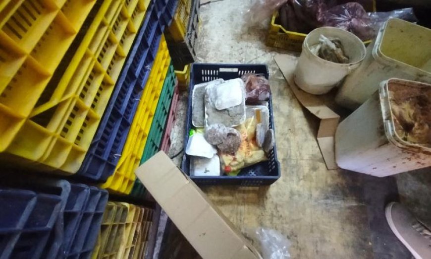 ضبط 100 كيلو من الأطعمة الفاسدة في مطعم معروف بمنفلوط حسب محافظ أسيوط